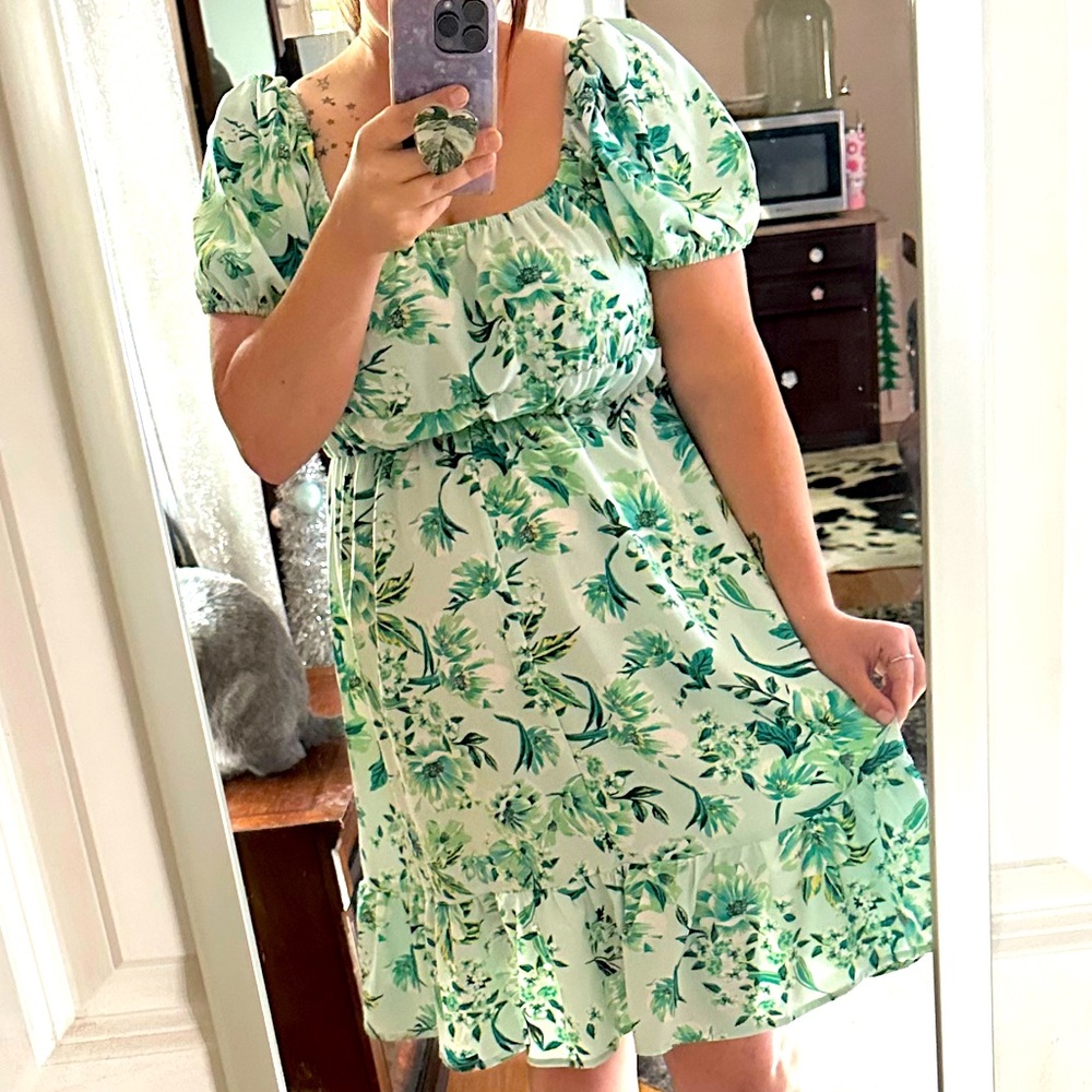 Floral square neck puff sleeve dress